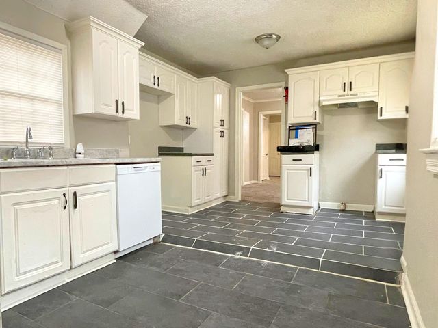 984 E RAINES RD, Memphis, TN 38116