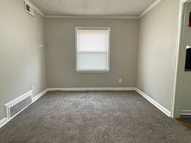 984 E RAINES RD, Memphis, TN 38116