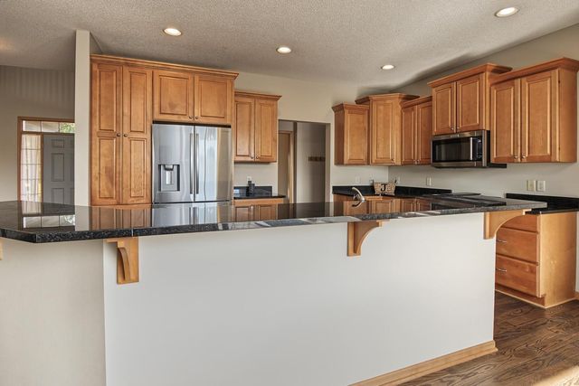 6111 106th Avenue N, Brooklyn Park, MN 55443