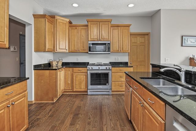 6111 106th Avenue N, Brooklyn Park, MN 55443