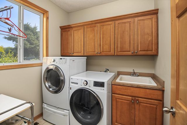 6111 106th Avenue N, Brooklyn Park, MN 55443