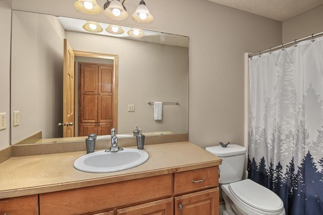 6111 106th Avenue N, Brooklyn Park, MN 55443