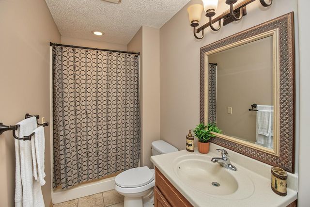 6111 106th Avenue N, Brooklyn Park, MN 55443