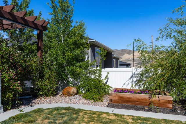 1683 W PACKSADDLE CIR, Bluffdale, UT 84065