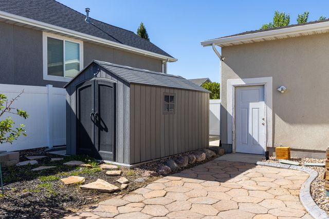 1683 W PACKSADDLE CIR, Bluffdale, UT 84065