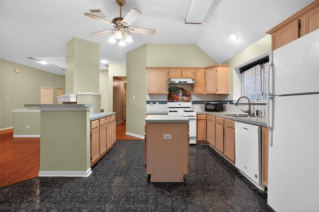 12530 Meadowglen Drive, Meadows Place, TX 77477