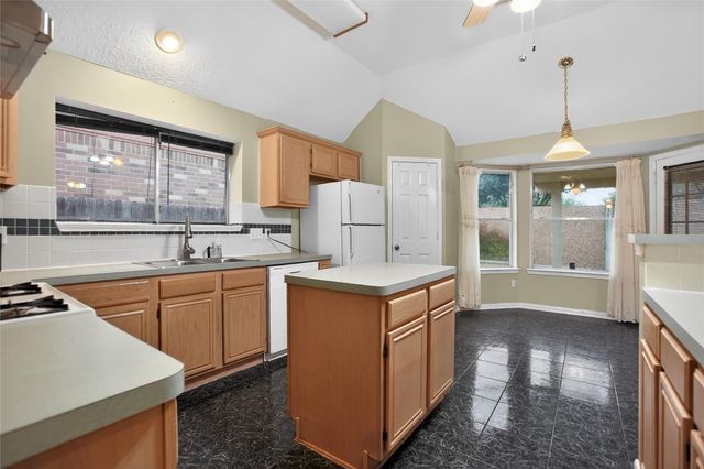 12530 Meadowglen Drive, Meadows Place, TX 77477