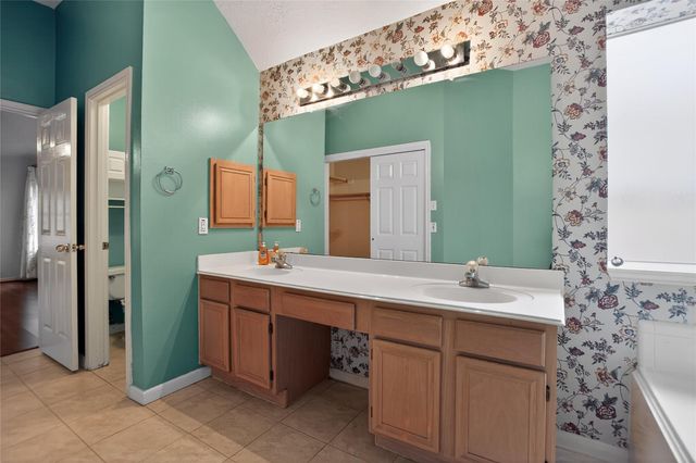 12530 Meadowglen Drive, Meadows Place, TX 77477