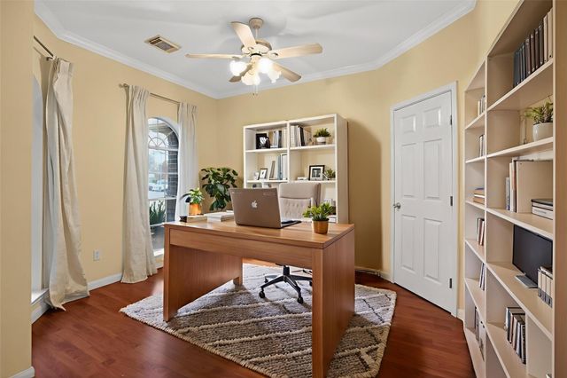 12530 Meadowglen Drive, Meadows Place, TX 77477