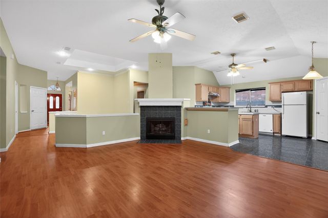 12530 Meadowglen Drive, Meadows Place, TX 77477