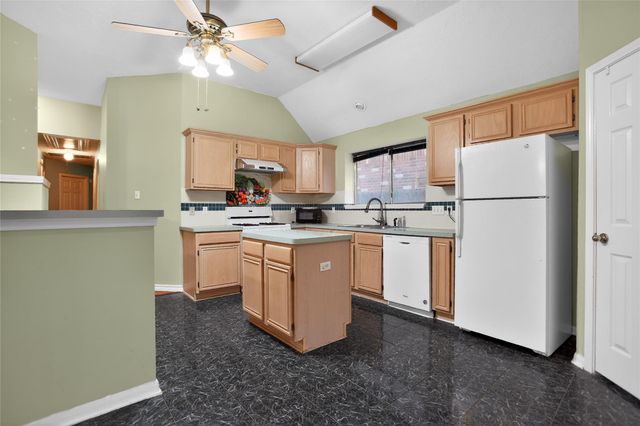 12530 Meadowglen Drive, Meadows Place, TX 77477