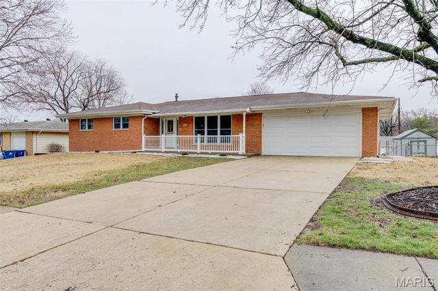 524 Rebecca Drive, St Charles, MO 63301