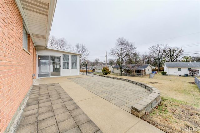 524 Rebecca Drive, St Charles, MO 63301