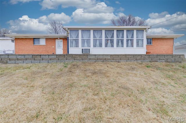 524 Rebecca Drive, St Charles, MO 63301