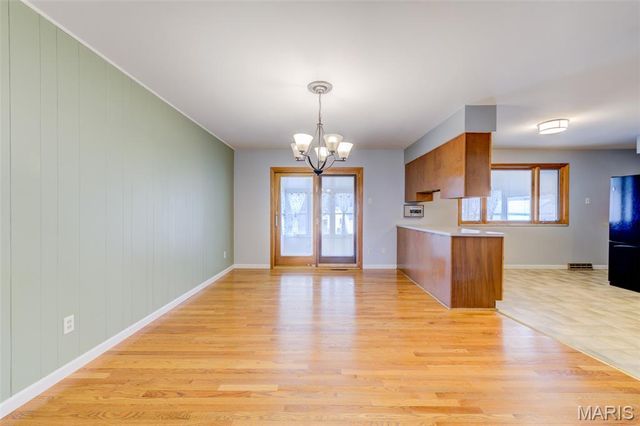 524 Rebecca Drive, St Charles, MO 63301