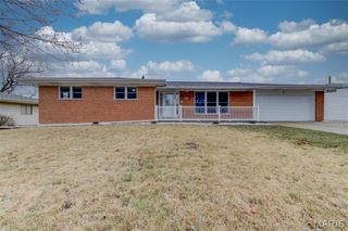 524 Rebecca Drive, St Charles, MO 63301