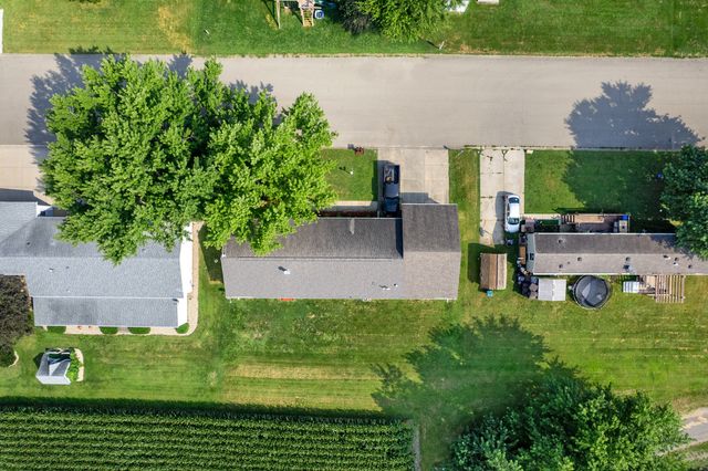 32 Peggy Drive, Sandwich, IL 60548