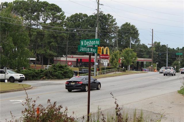 425 N Deshong Road, Stone Mountain, GA 30087