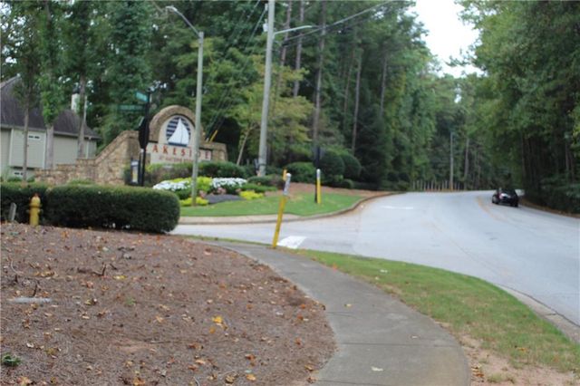 425 N Deshong Road, Stone Mountain, GA 30087