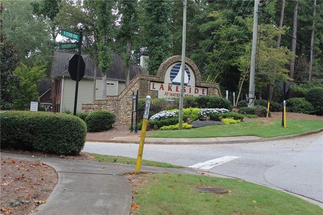 425 N Deshong Road, Stone Mountain, GA 30087