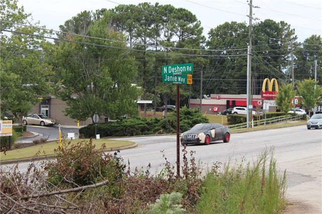 425 N Deshong Road, Stone Mountain, GA 30087