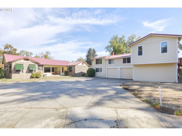 547 OAKDALE Dr, Medford, OR 97501