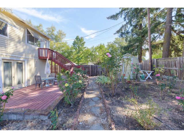 547 OAKDALE Dr, Medford, OR 97501