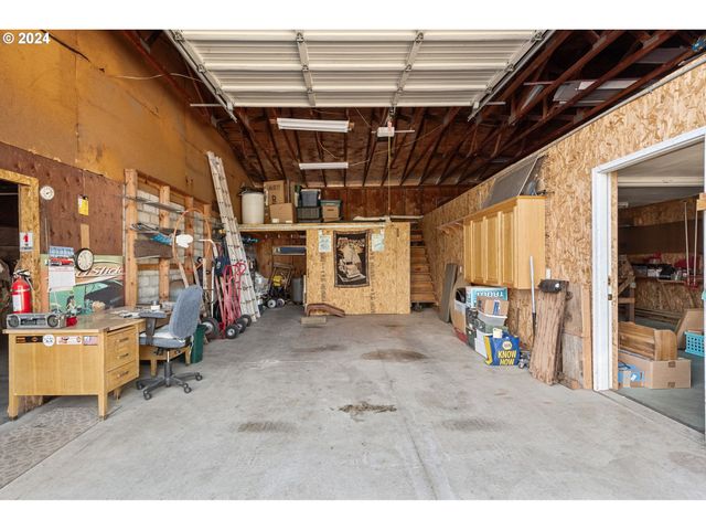 547 OAKDALE Dr, Medford, OR 97501