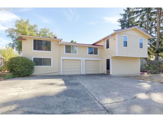 547 OAKDALE Dr, Medford, OR 97501