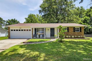 1002 Arlington Drive, St Charles, MO 63303