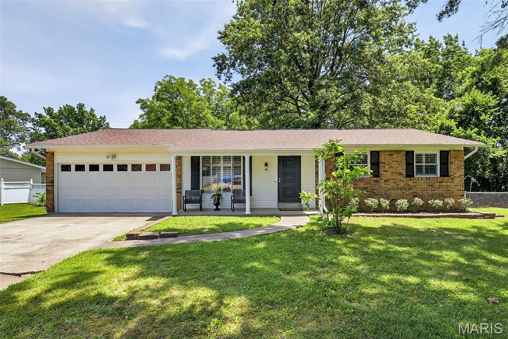 1002 Arlington Drive, St Charles, MO 63303