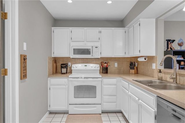 511 Lancaster Court, Lawrence, KS 66049