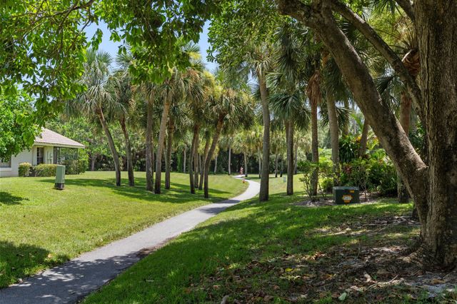 471 Ashwood Place, Boca Raton, FL 33431