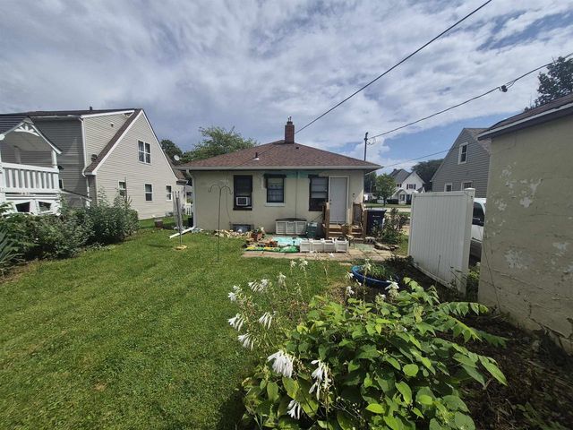 1338 Center Avenue, Janesville, WI 53546