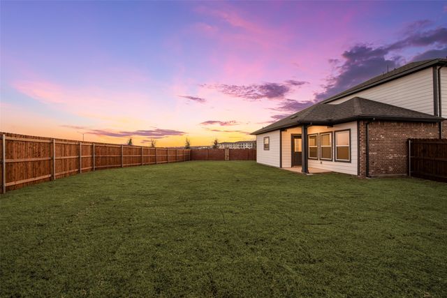 1532 Twin Forks Drive, Saginaw, TX 76179