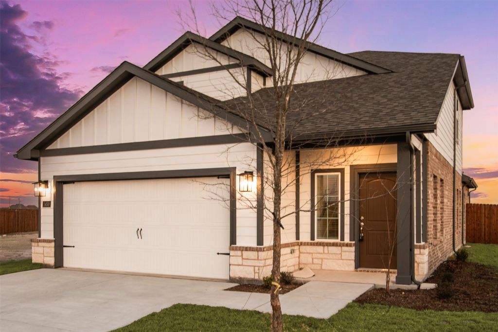 1532 Twin Forks Drive, Saginaw, TX 76179