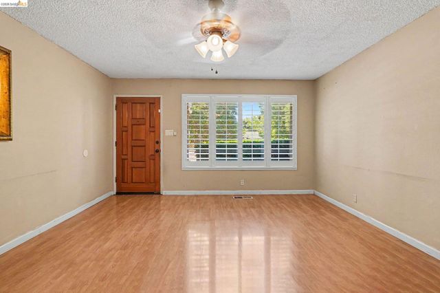1126 Mission Dr, Antioch, CA 94509