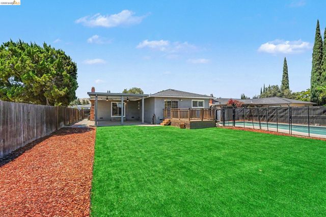 1126 Mission Dr, Antioch, CA 94509