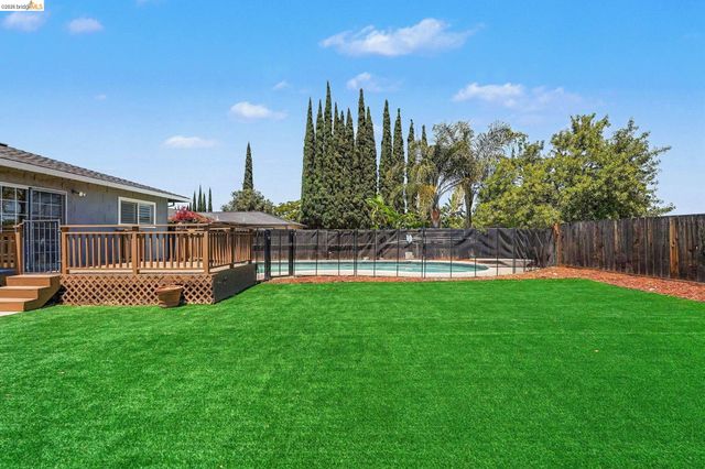 1126 Mission Dr, Antioch, CA 94509