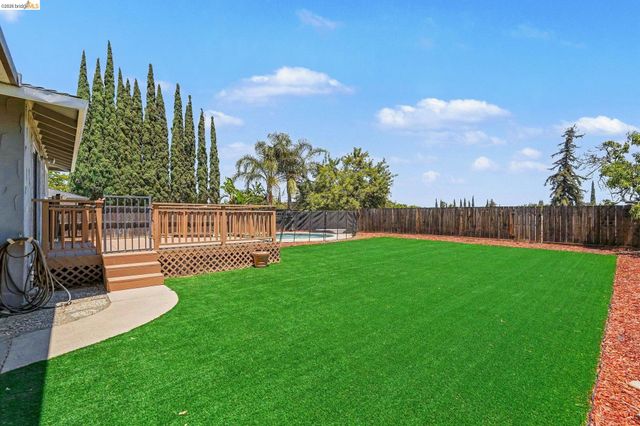 1126 Mission Dr, Antioch, CA 94509