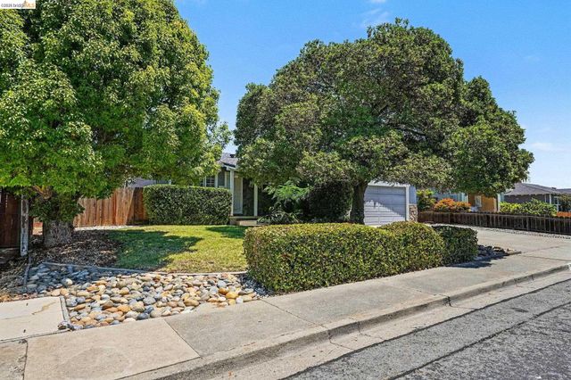 1126 Mission Dr, Antioch, CA 94509