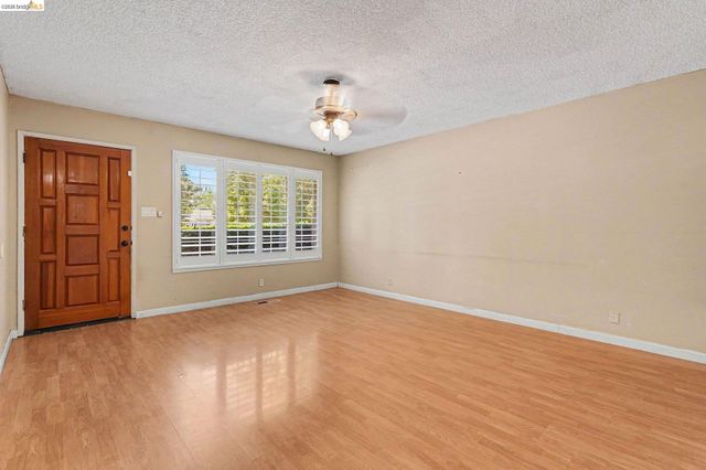 1126 Mission Dr, Antioch, CA 94509