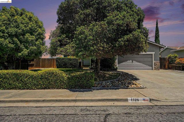 1126 Mission Dr, Antioch, CA 94509