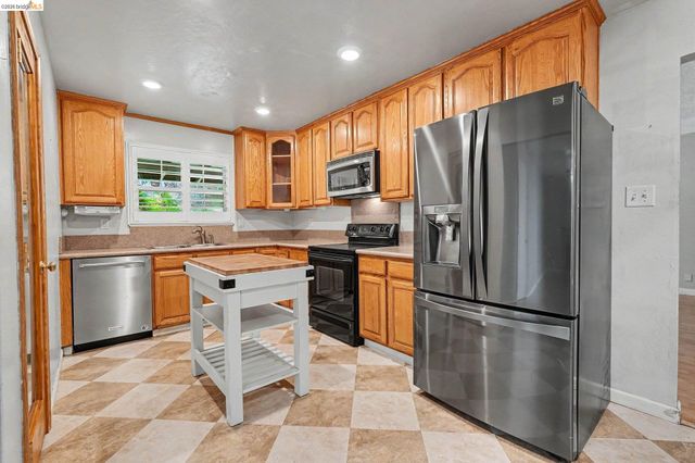 1126 Mission Dr, Antioch, CA 94509