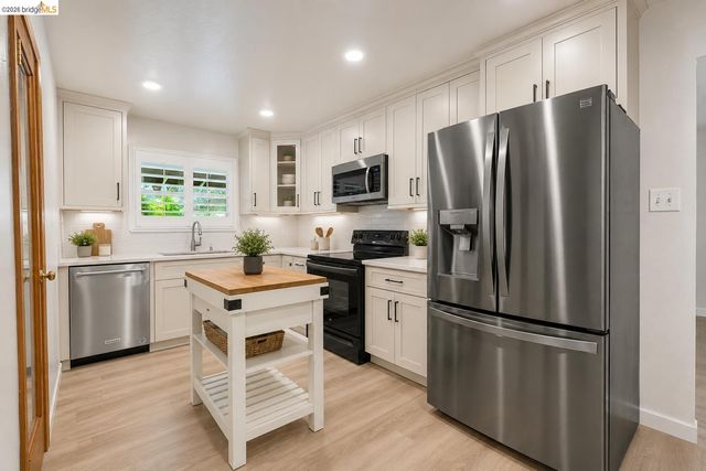 1126 Mission Dr, Antioch, CA 94509