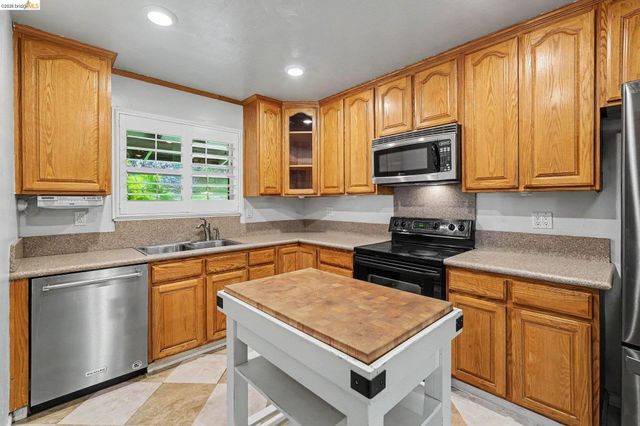 1126 Mission Dr, Antioch, CA 94509