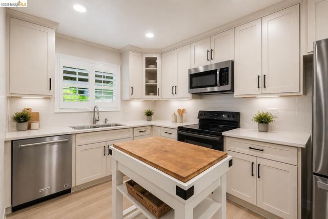1126 Mission Dr, Antioch, CA 94509