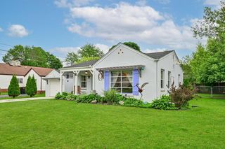 3117 N Knoll BOULEVARD, Wauwatosa, WI 53222