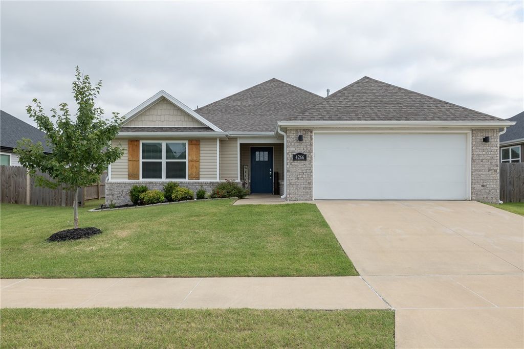 4266 W Cactus Place, Fayetteville, AR 72704