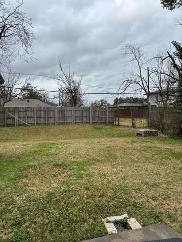 7318 Dearborn Street B, Houston, TX 77055